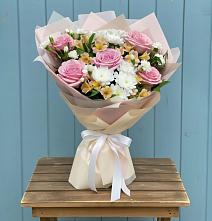 Букет цветов из:  Гвоздики, Орхидеи и Розы в Чердаклах