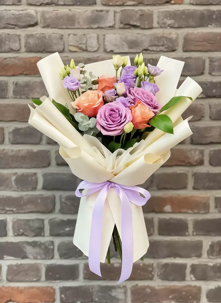 Букет цветов из: Лизиантусы и Розы в Чердаклах