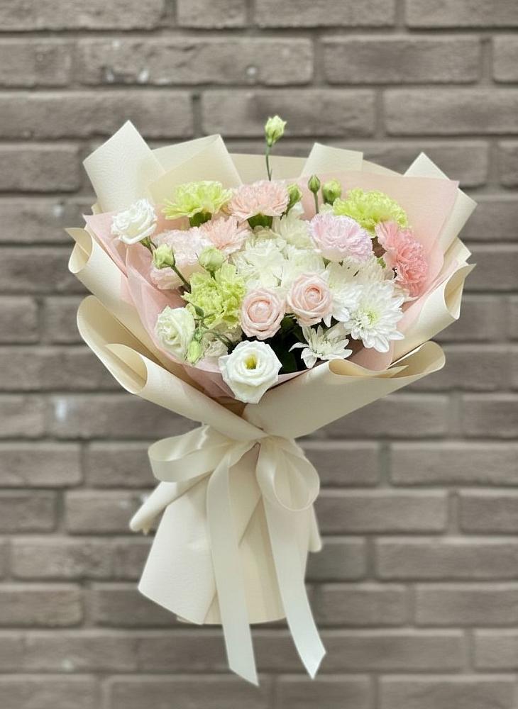 Букет цветов из: Гвоздики, Розы, Лизиантусы и Хризантемы в Чердаклах