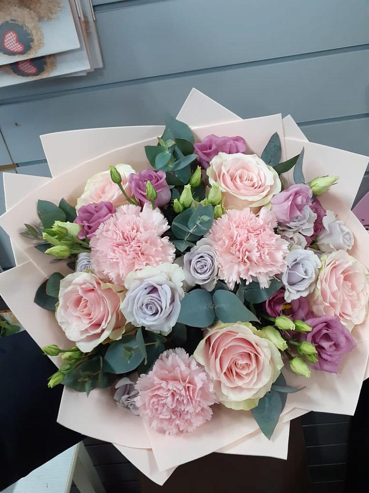 Букет цветов из: Розы, Гвоздики и Лизиантусы в Чердаклах