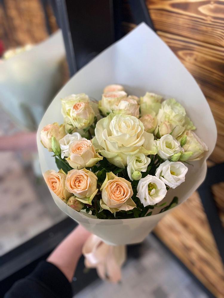 Букет цветов из: Розы и Лизиантусы в Чердаклах